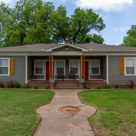 Rock & Roll House, Fiber Internet, Roku Tv, Washer & Dryer, By Dt Chickasha & Leg Lamp! Eksteriør billede