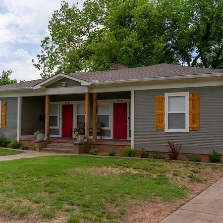 Rock & Roll House, Fiber Internet, Roku Tv, Washer & Dryer, By Dt Chickasha & Leg Lamp! Eksteriør billede