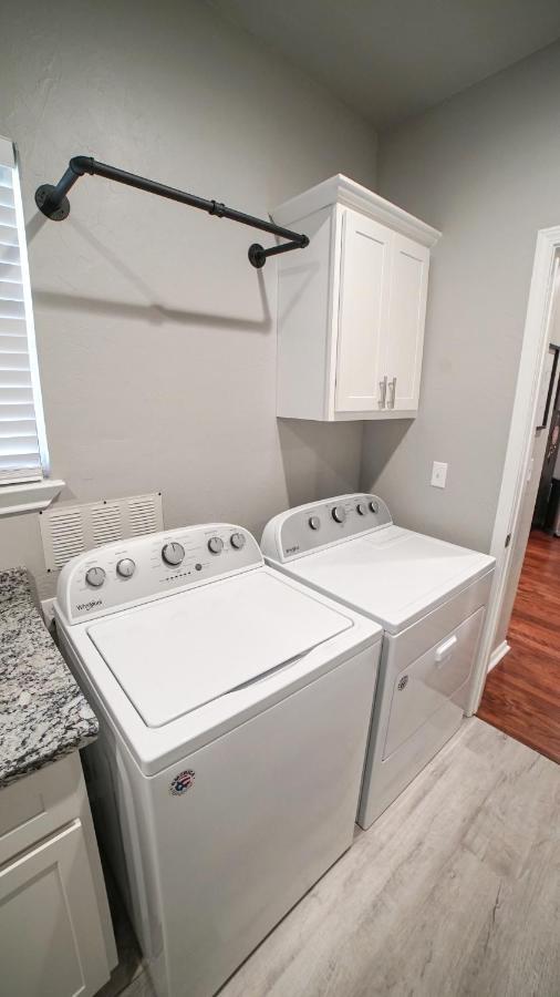 Rock & Roll House, Fiber Internet, Roku Tv, Washer & Dryer, By Dt Chickasha & Leg Lamp! Eksteriør billede