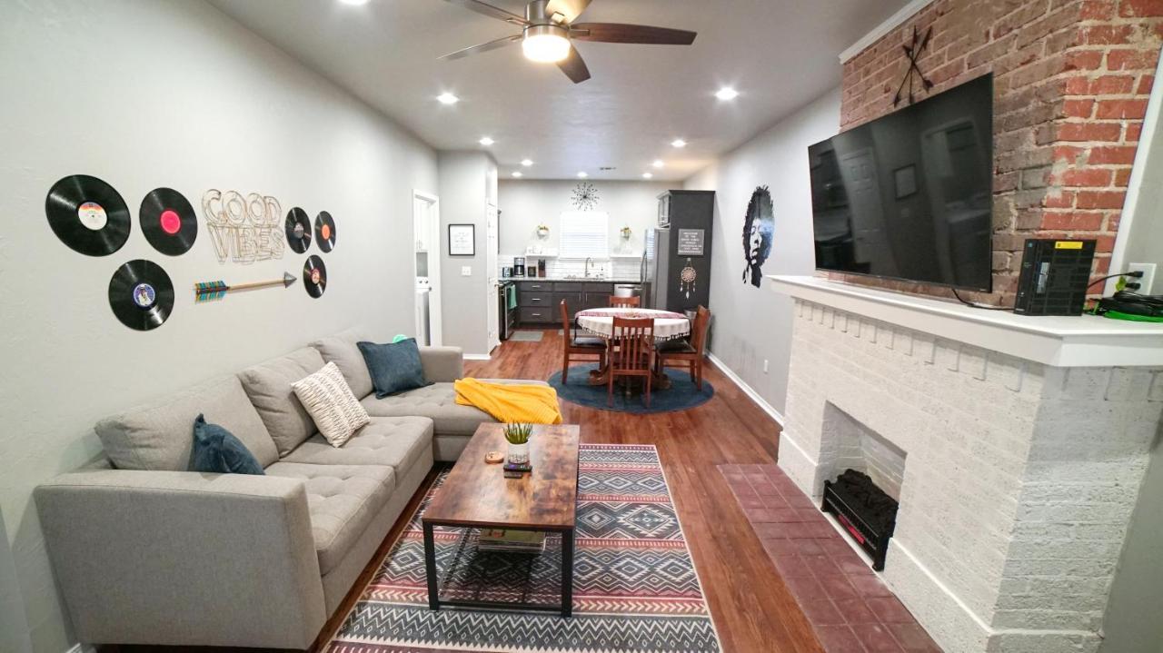 Rock & Roll House, Fiber Internet, Roku Tv, Washer & Dryer, By Dt Chickasha & Leg Lamp! Eksteriør billede