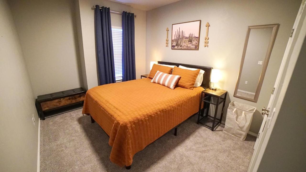 Rock & Roll House, Fiber Internet, Roku Tv, Washer & Dryer, By Dt Chickasha & Leg Lamp! Eksteriør billede