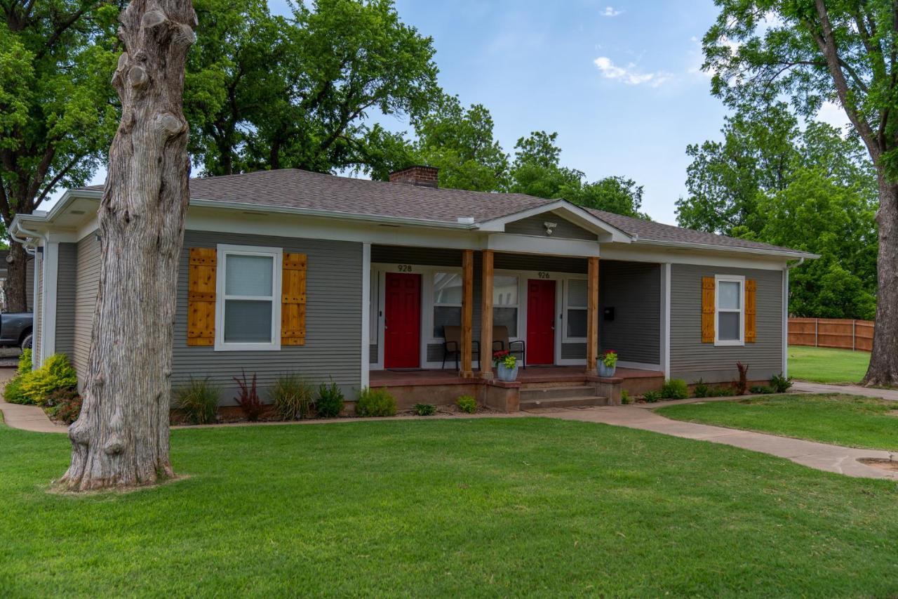 Rock & Roll House, Fiber Internet, Roku Tv, Washer & Dryer, By Dt Chickasha & Leg Lamp! Eksteriør billede